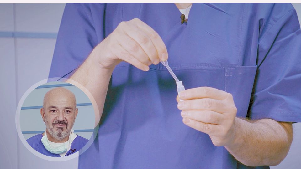 Unterweisung zur praktischen Durchführung eines Speicheltests mit dem PoC-Antigen Coronatest